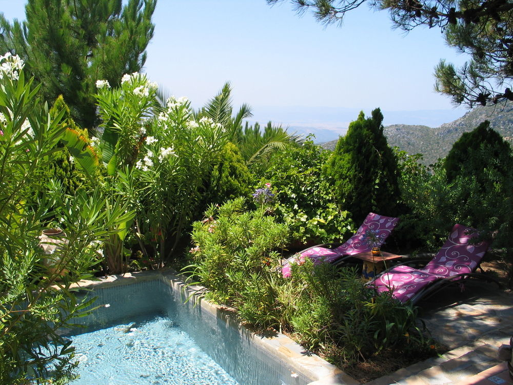 Hotel DDG Retreat Casares Exterior foto